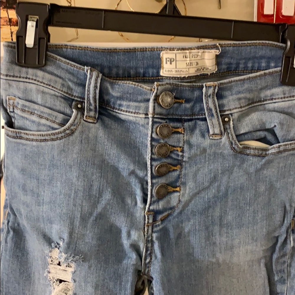 FREE PEOPLE 5 button up ripped skinny jeans